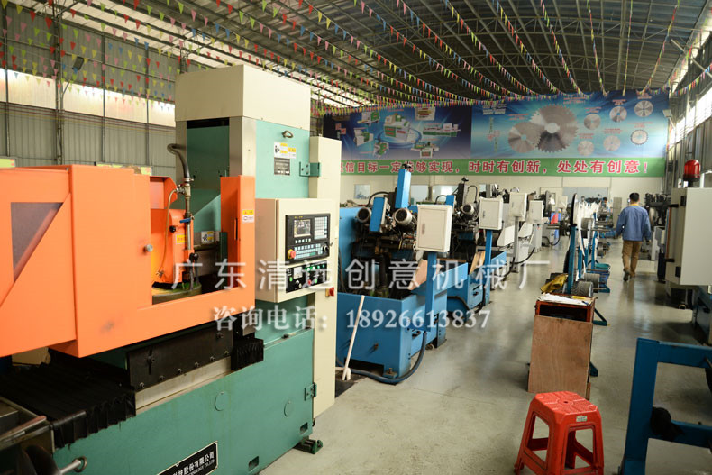 創(chuàng)意機(jī)械廠生產(chǎn)車(chē)間