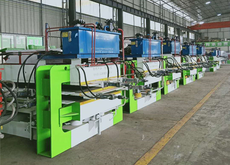 車間拼板熱壓機(jī)采用不銹鋼板，提高使用壽命；四面?zhèn)葔簾o縫對(duì)接