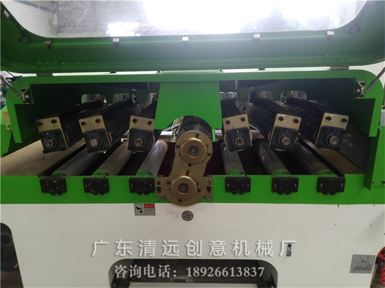 木方多片鋸采用上下抽滾筒送料，鋸切更穩(wěn)