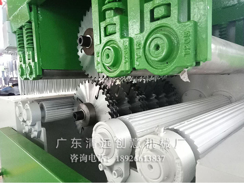 方木多片鋸采用上下多片鋸，省力更省料，鋸路光滑