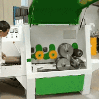 圓木多片鋸開料切割速度快，一次即可將一根圓木全部切割完成