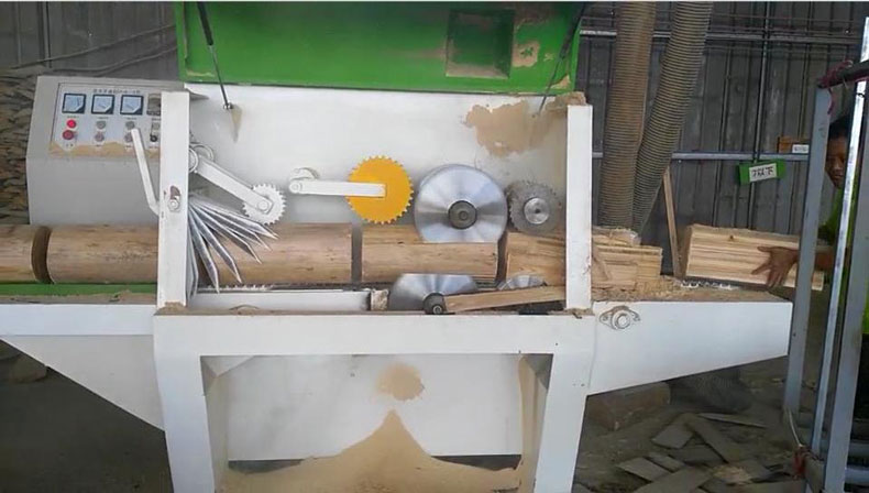 全自動圓木多片鋸具有穩(wěn)定、高效、安全、簡單等特點，可加工杉木、楊木、松木、青鋼木等