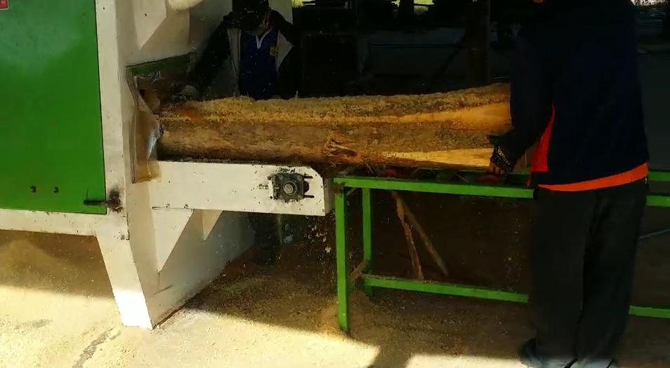 木托盤(pán)圓木多片鋸哪家好？多片鋸廠(chǎng)家給你1套賺錢(qián)方案