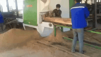 圓木多片鋸主要根據(jù)木材直徑大小選擇合適的多片鋸機(jī)型，機(jī)器對(duì)木材的長度沒有限制