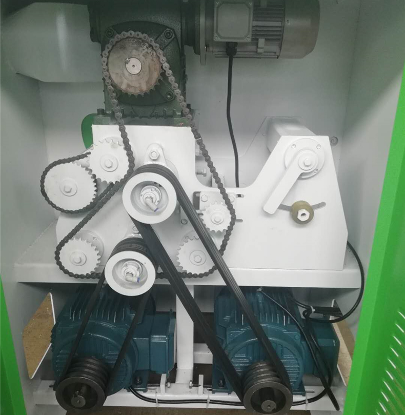 圓木多片鋸操作工必須經(jīng)過(guò)培訓(xùn)，并掌握安全操作規(guī)程。原木多片鋸設(shè)備需指定經(jīng)培訓(xùn)專人操作、保養(yǎng)、調(diào)整和維修。如果不按規(guī)范操作或不按規(guī)定安裝、拆卸、更換設(shè)備部件，易導(dǎo)致機(jī)器損壞！  