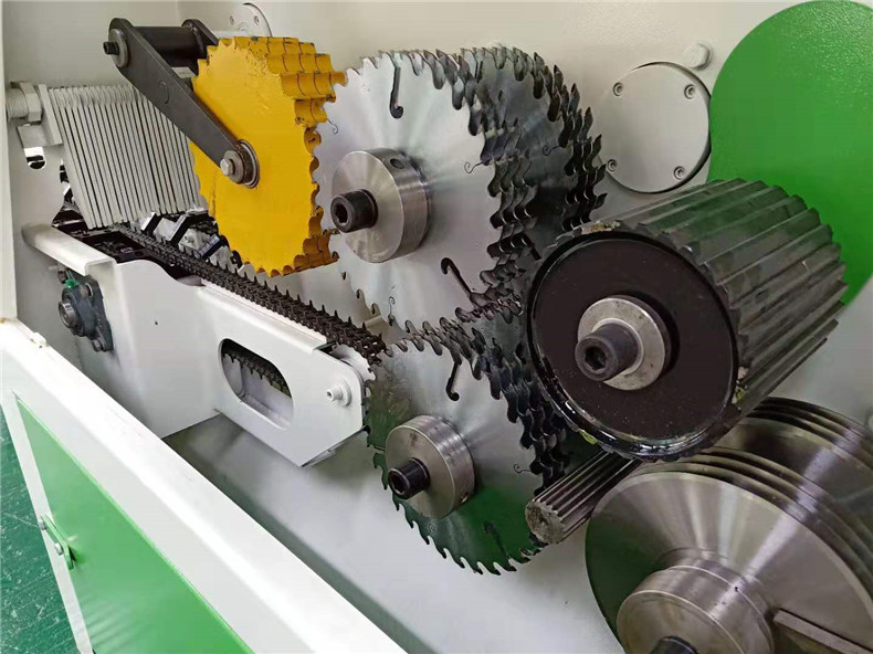 圓木多片鋸內(nèi)倉