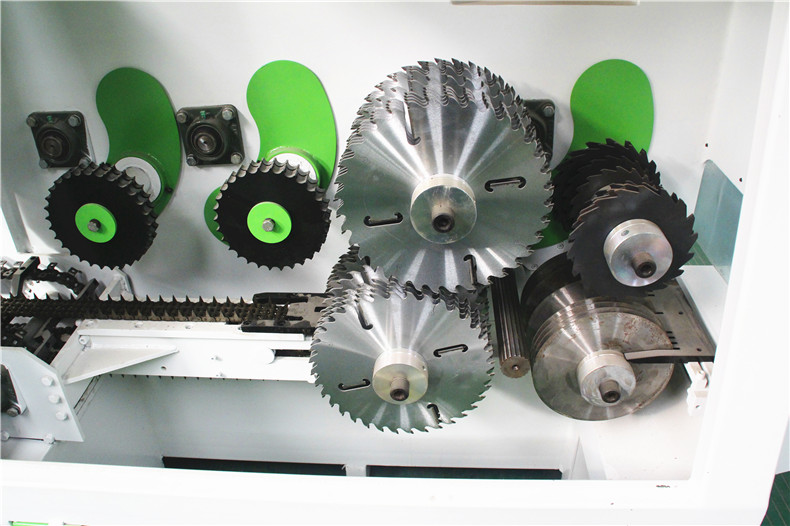 圓木多片鋸內(nèi)倉(cāng)