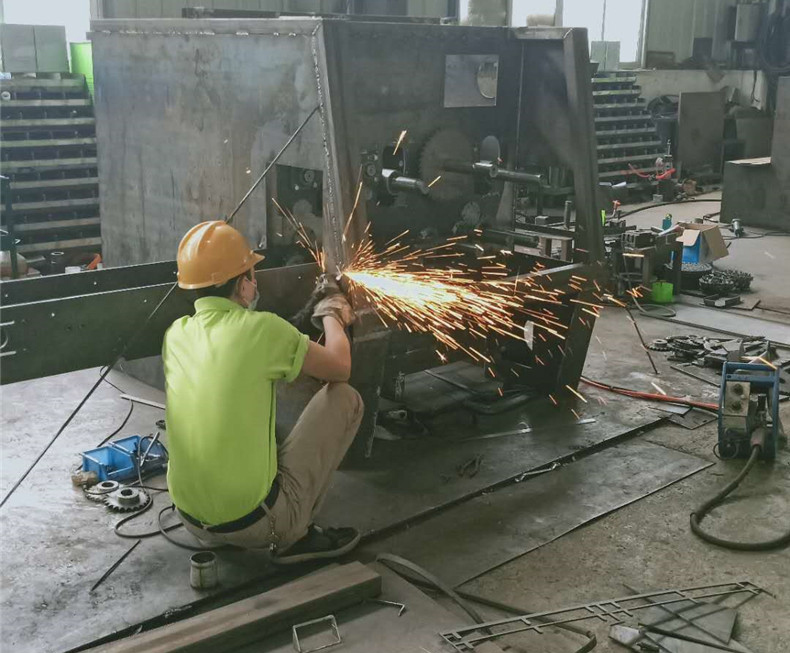 創(chuàng)意木工機(jī)械廠多片鋸生產(chǎn)車間